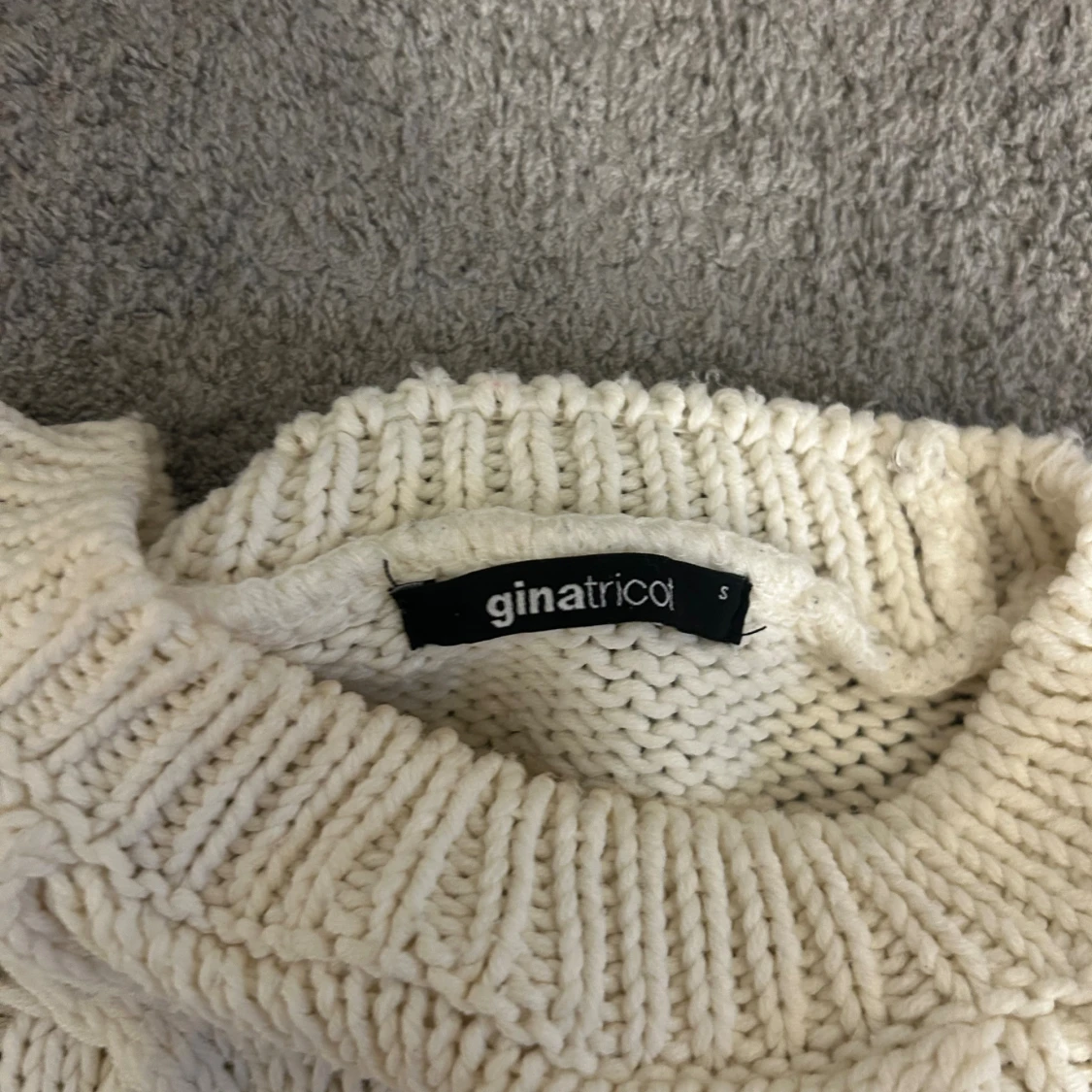 Vit stickad tröja från Gina Tricot - 1