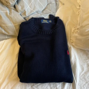 Ralph Lauren tjocktröja  - Hej, jag säljer nu en Ralph Lauren tjocktröja i väldigt fint skick, tröjan är storlek M, hör av dig vid för mer info eller bilder