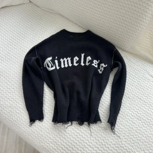 Stickad tröja  - En stickad tröja från Bershka i storlek XS. Jag fraktar inom 24h. Se liknande plagg i min profil! 