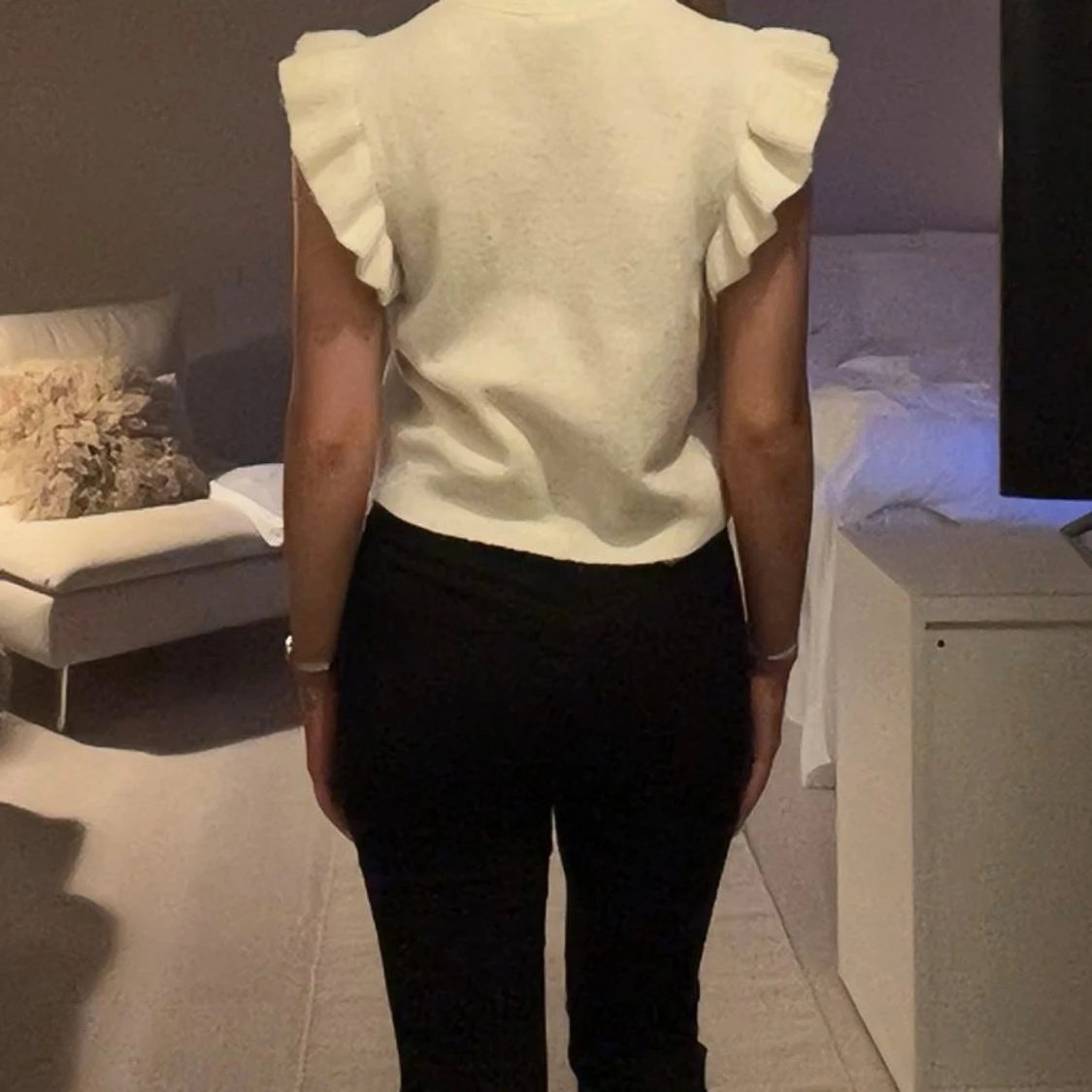 Vit croppad blus med volangärmar - 1