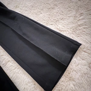 Svarta kostymbyxor  - säljer mina lågmidjade kostym byxsor från lindex då de blev försmå 💖