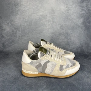 Valentino Rockrunner - Skick: 9,5/10, som nya. | Ingår: Skorna. | Nypris: +- 7000 SEK.