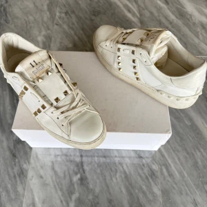 Valentino Rockstud skor - Valentino Rockstud skor - Skick: Jättefint skick - Tillbehör: Valentino box och kvitto - Nypris: 6000kr - TrendWardrobe