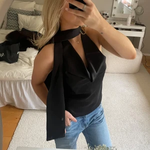 Blus med scarf - Jätte fin topp från bubbleroom!