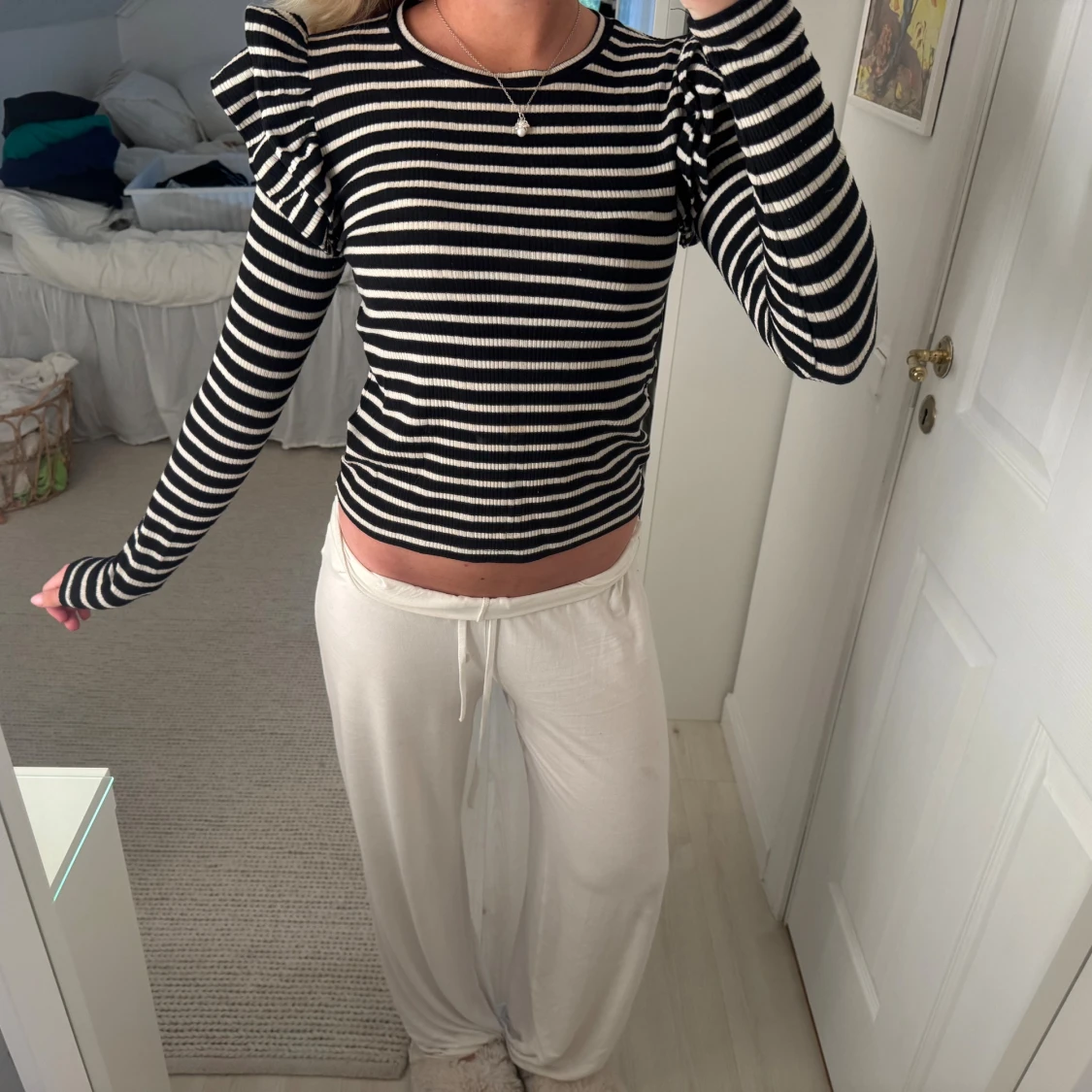 Randig tröja med volanger