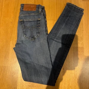 Blåa tos jeans - Säljer ett par klassiska tiger of Sweden jeans mycket bra kvalité nästa nya w25 l30