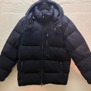 Vinterjacka Ralph Lauren - Sparsamt använd vinterjacka från Polo Ralph Lauren. Skick som ny! Säljer pga inget behov.