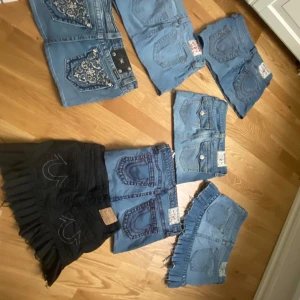 Kjol - Buda!!!!! Går inte under 550.  Alla kjolar är XS/S . Och kan kanske passa M. Alla kjolar är i topp skick! Alla är true religion förutom miss me kjolen 