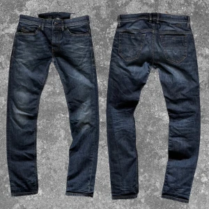 Diesel Jeans  - Stilren och basic perfekta för en enkel och snygg outfit. C=86cm. Bra skick. Skriv vid fundering 👋