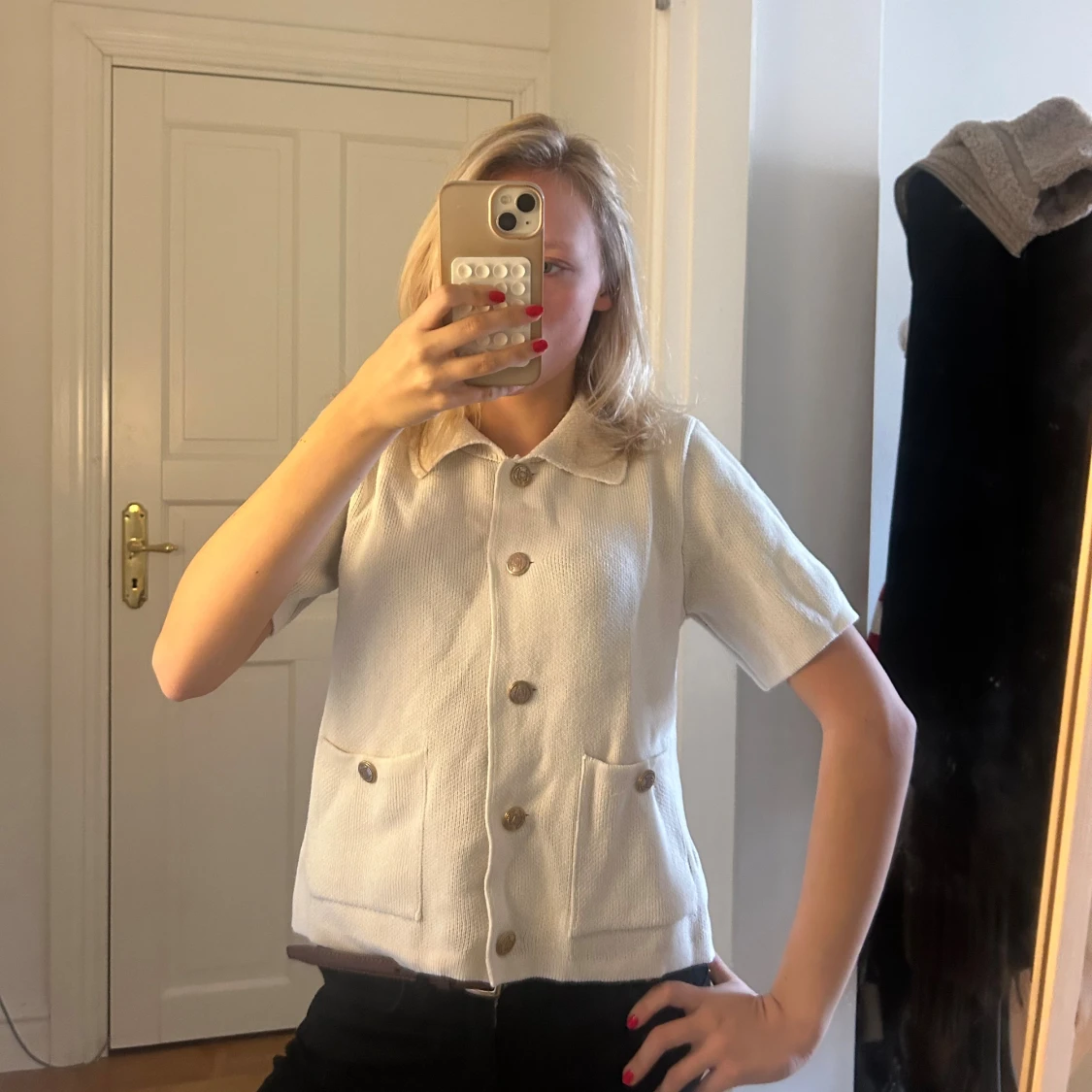 Vit stickad kofta med fickor💖