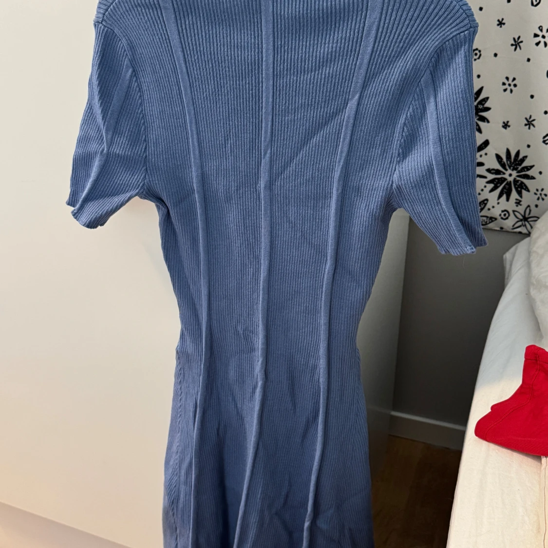 Blå ribbad kortklänning - 1