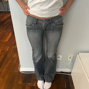 Gråa jeans - Gråa jeans