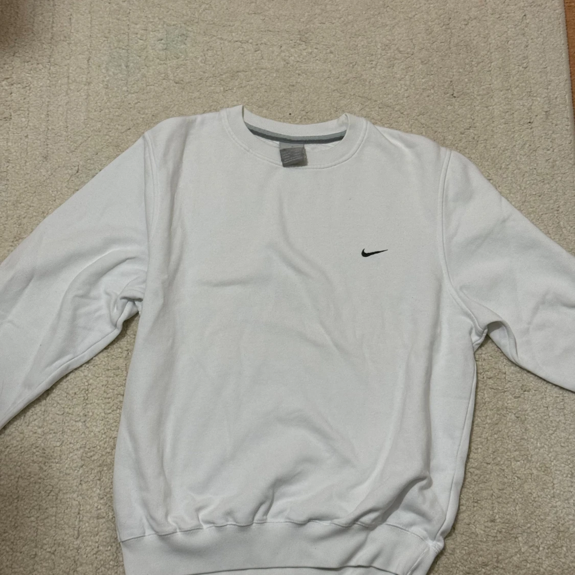 Vit sweatshirt från Nike - gammal kollektion😍