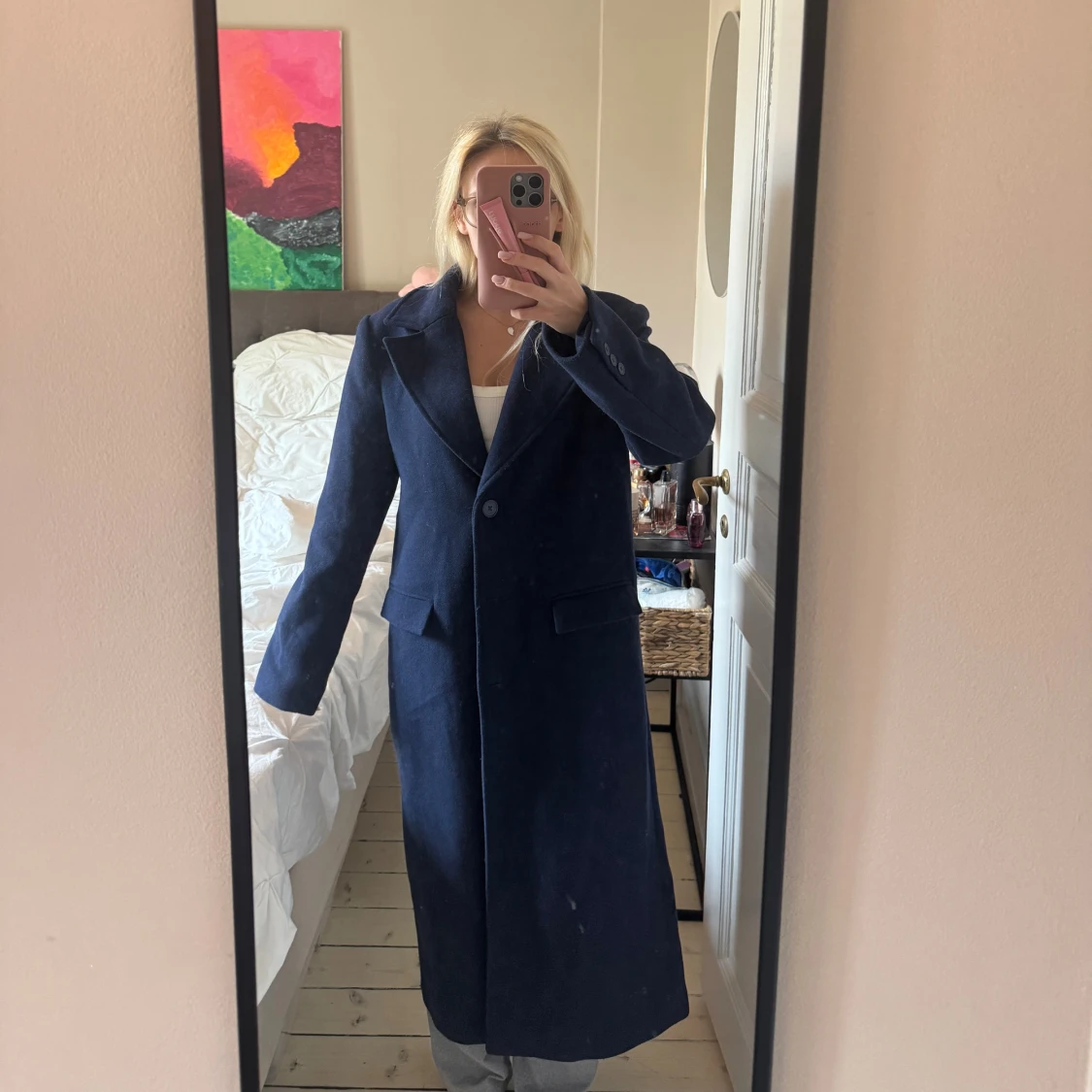 Mörkblå lång kappa från NA-KD