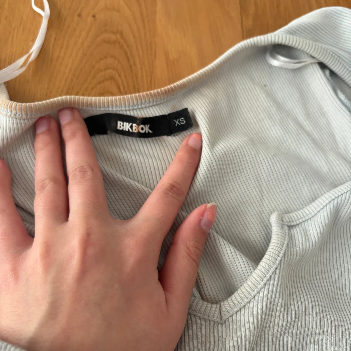 Ljusblå ribbad topp från Bik Bok XS - 1