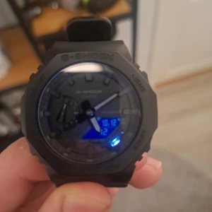 All black g shock klocka - Helt svart g shock klocka, använd fåtal gånger, exklusiv klocka med helt svarta detaljer