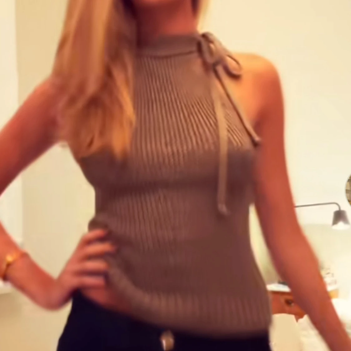 Brun stickad halterneck linnetopp - 1