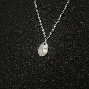 The Minimalist Silver Cast - 50 cm. Hängsmycke - 1.3x0.9cm. Rostfritt 