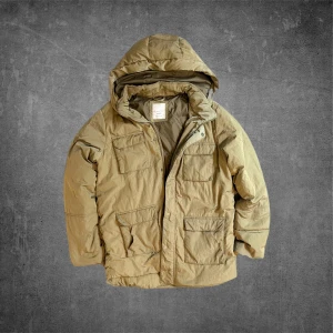 Massimo Dutti Field Jacket  - Fet grön Massimo Dutti Field puffer jacka | Storlek: XS | Mycket bra skick! | Tveka inte att höra av vid funderingar!