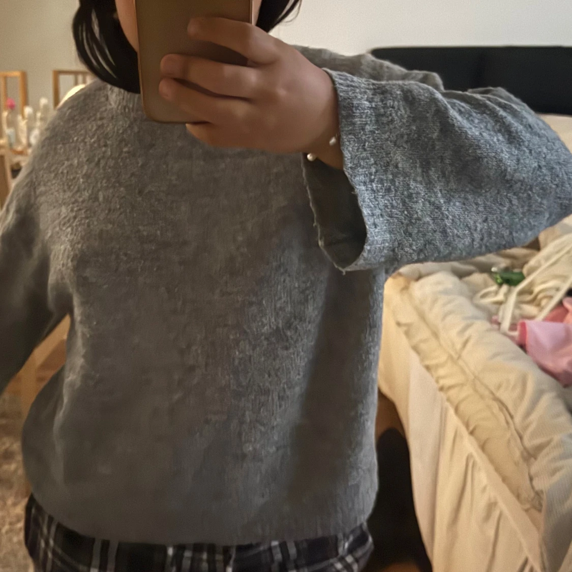 Grå stickad tröja med vida ärmar - 1