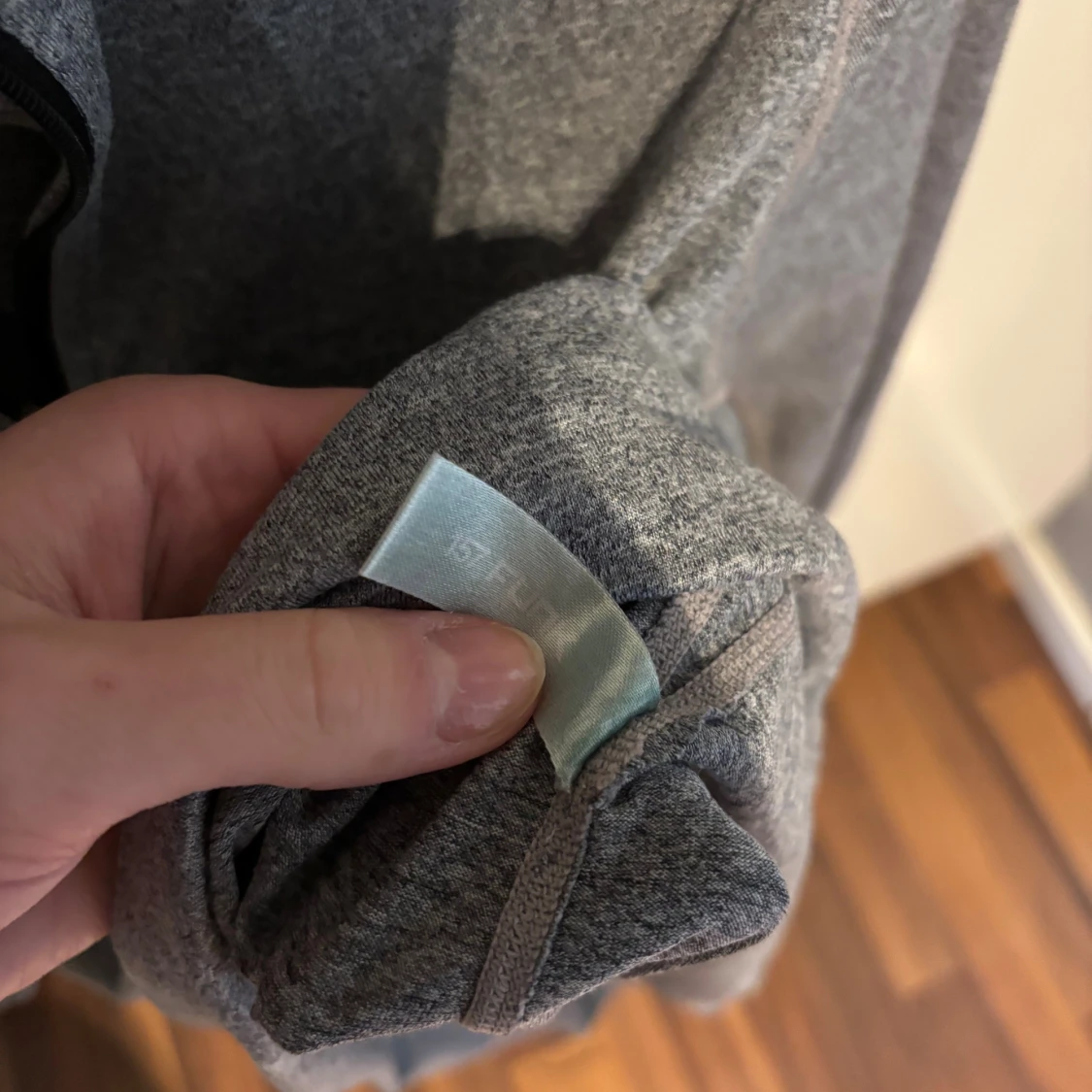 Grå långärmad träningströja med half zip - 3