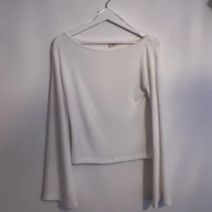 Stickad tröja från Nelly  - Fin stickad tröja från Nelly, aldrig använd bara provad på hemma. Säljer pga fel stolek 