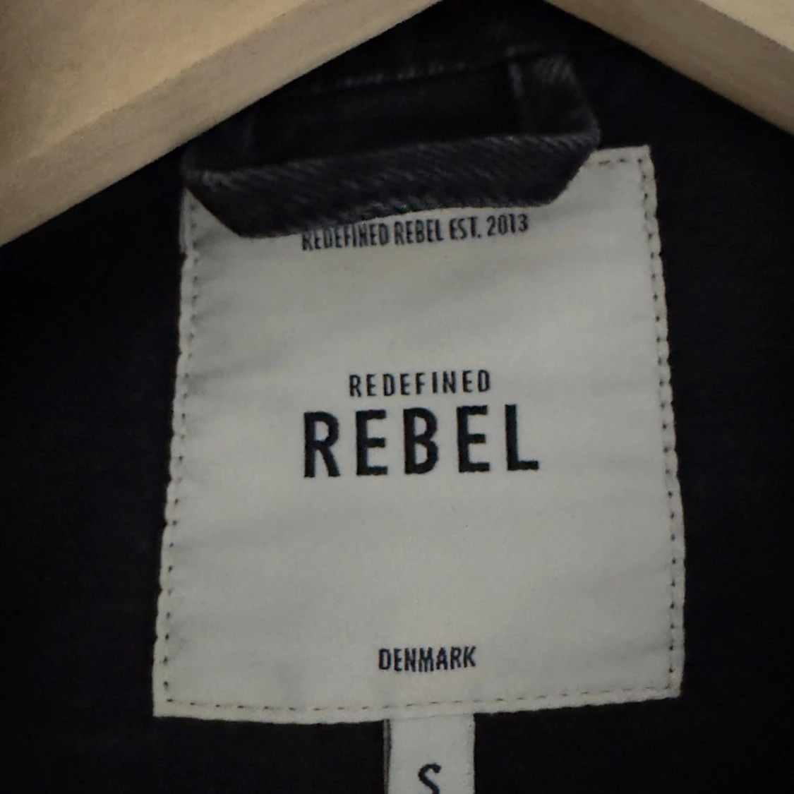 Svart jeansjacka - 2