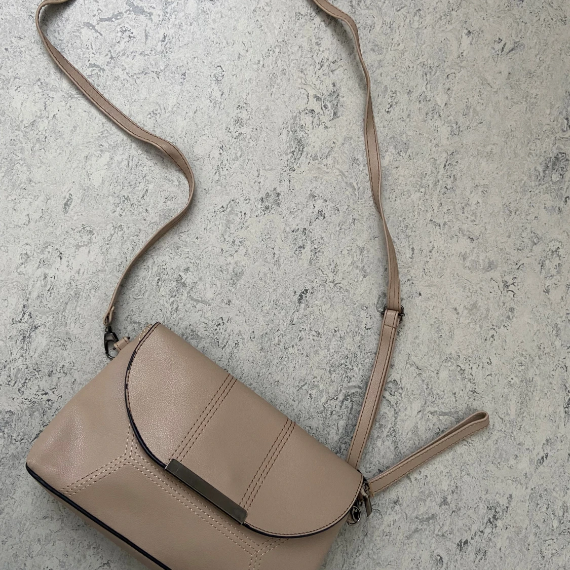 Beige axelväska  - 1