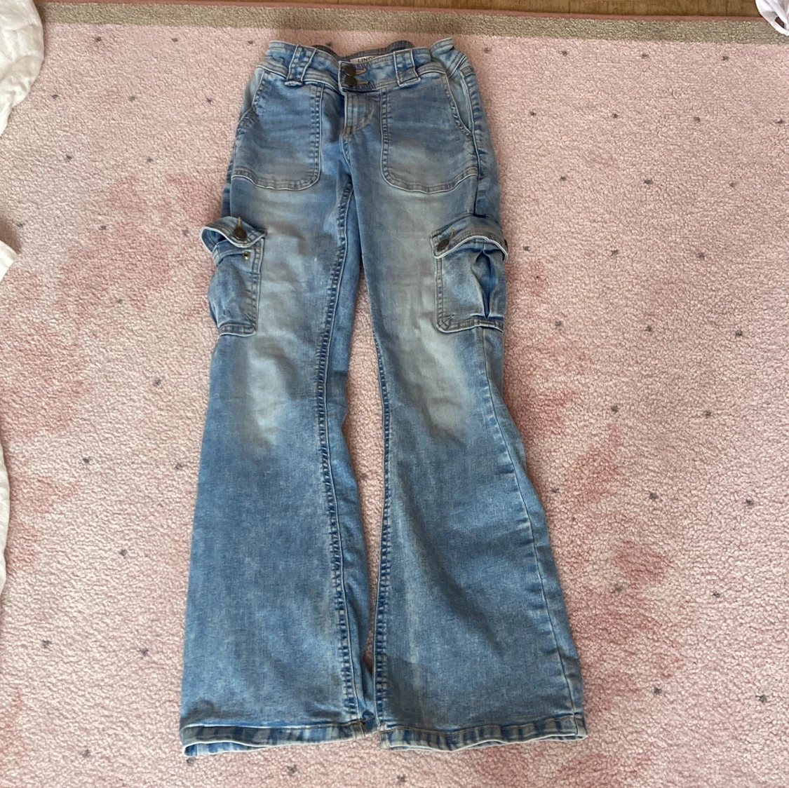 Blå cargojeans från Lindex Freja - 1