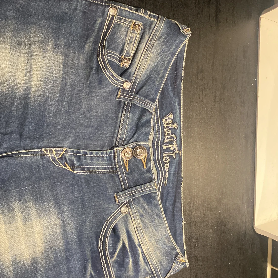 Miss me low waist blå bootcut jeans med broderi