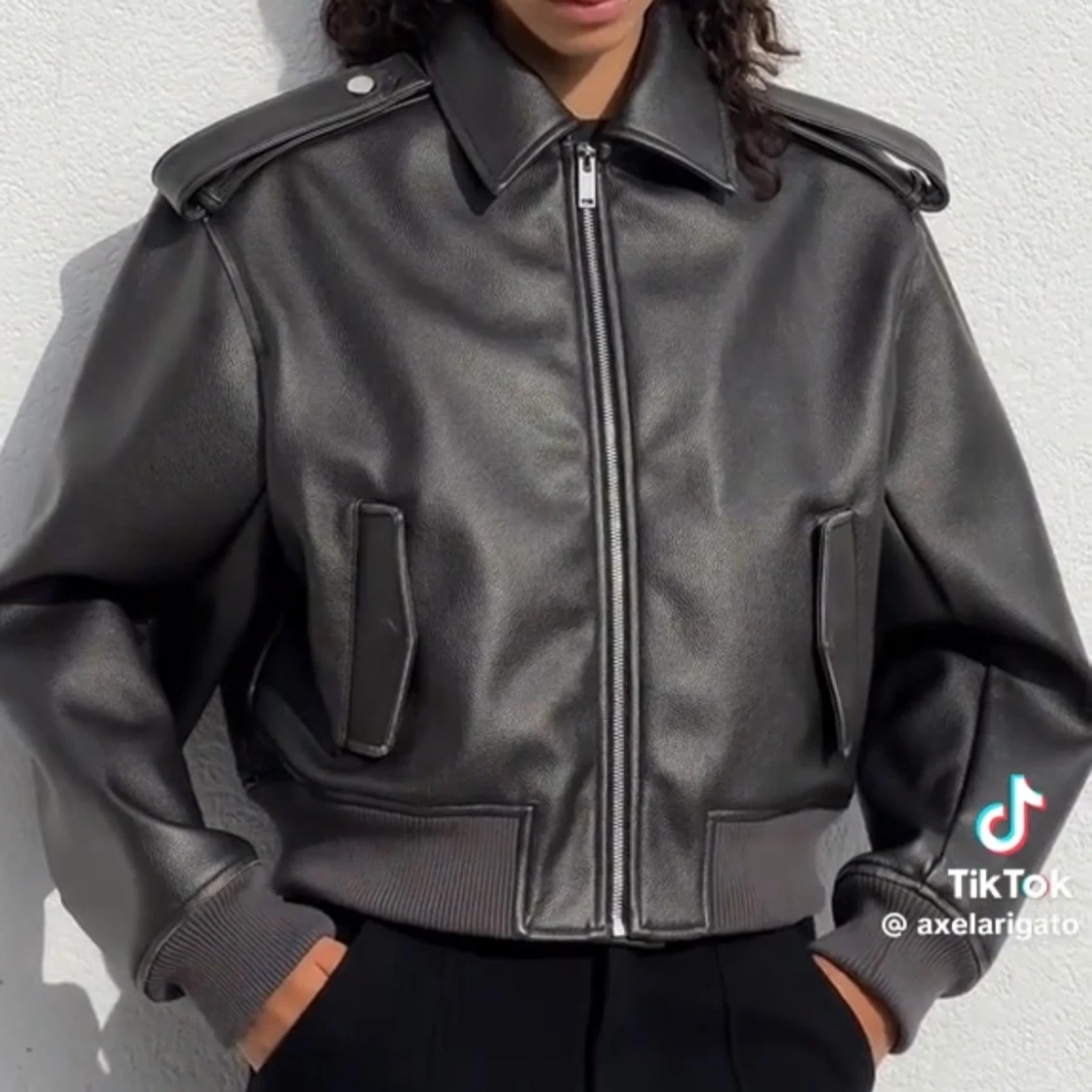 Svart skinnjacka Axel Arigato