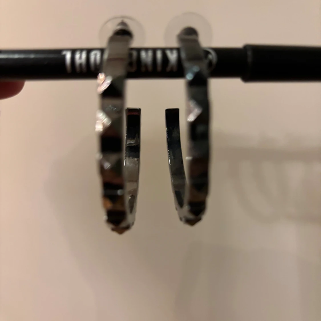 Örhängen med nitar - 1