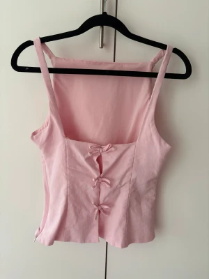 Topp från New yorker  - Storlek L, (liten i storlek, passar mig som har S/M) i nyskick! 🩷