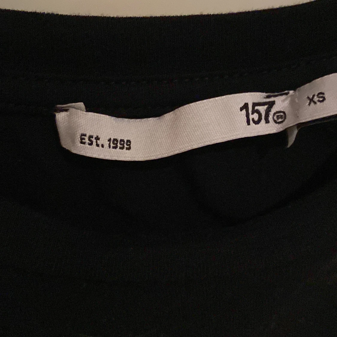 Svart croppad topp med knyt från 157 - 3