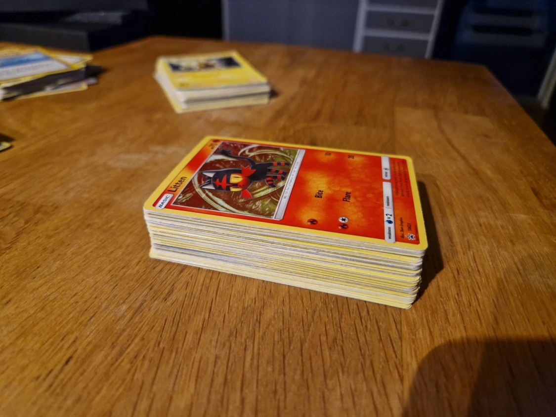 Pokémonkort - röda