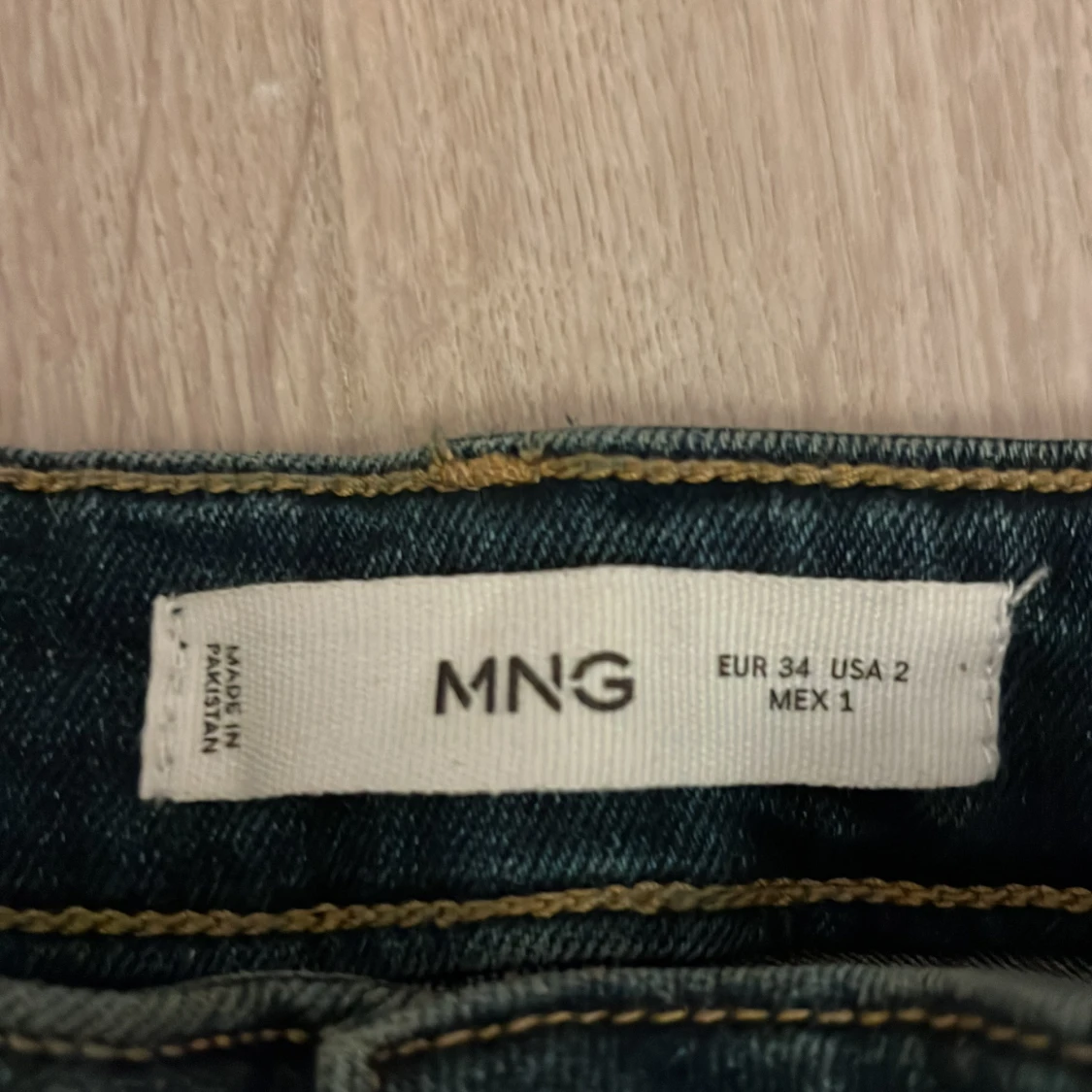Blå bootcut jeans från MNG, stl 34 - 2