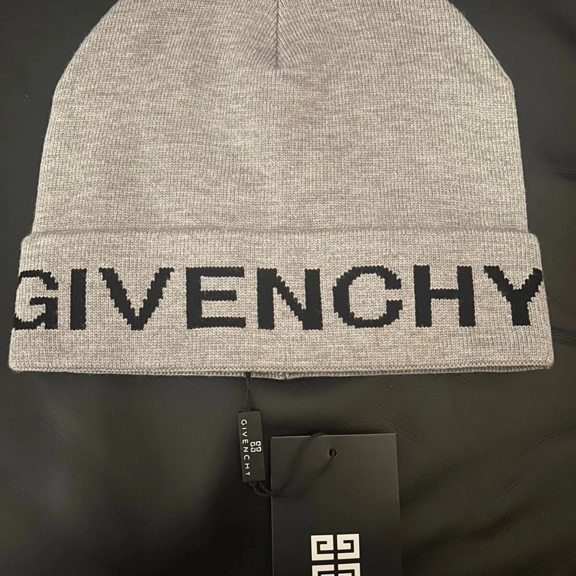 Givenchy Mössa