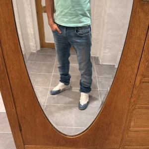 Replay jeans  - Ett par snygga byxor från replay i storlek W30 L34 i modellen Anbbas 