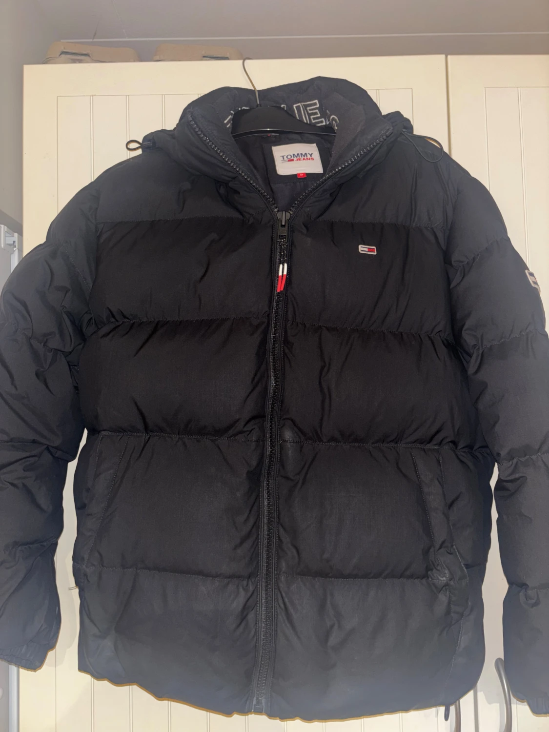 Svart pufferjacka Tommy Jeans M - 1