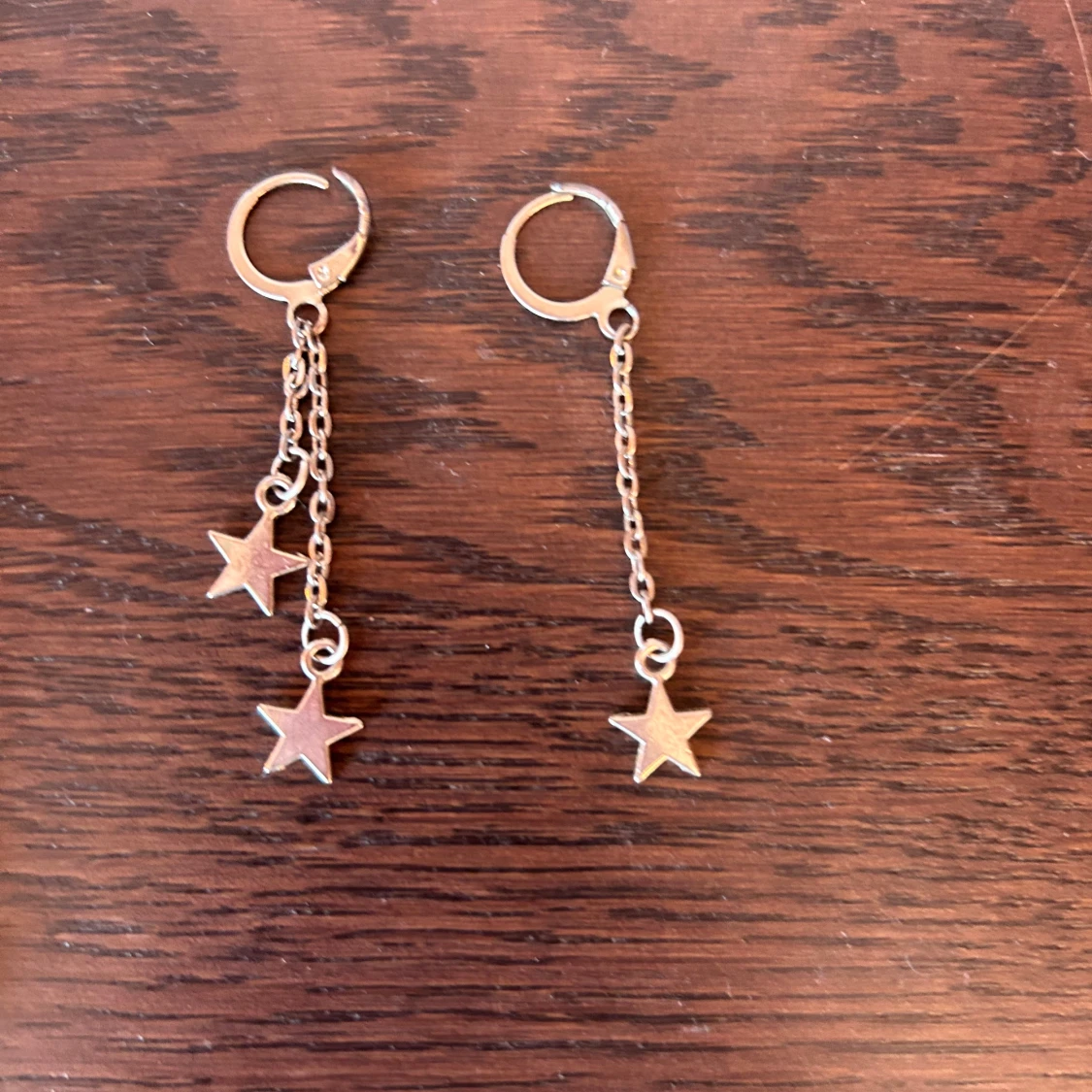 Två par fina örhängen.  - 2