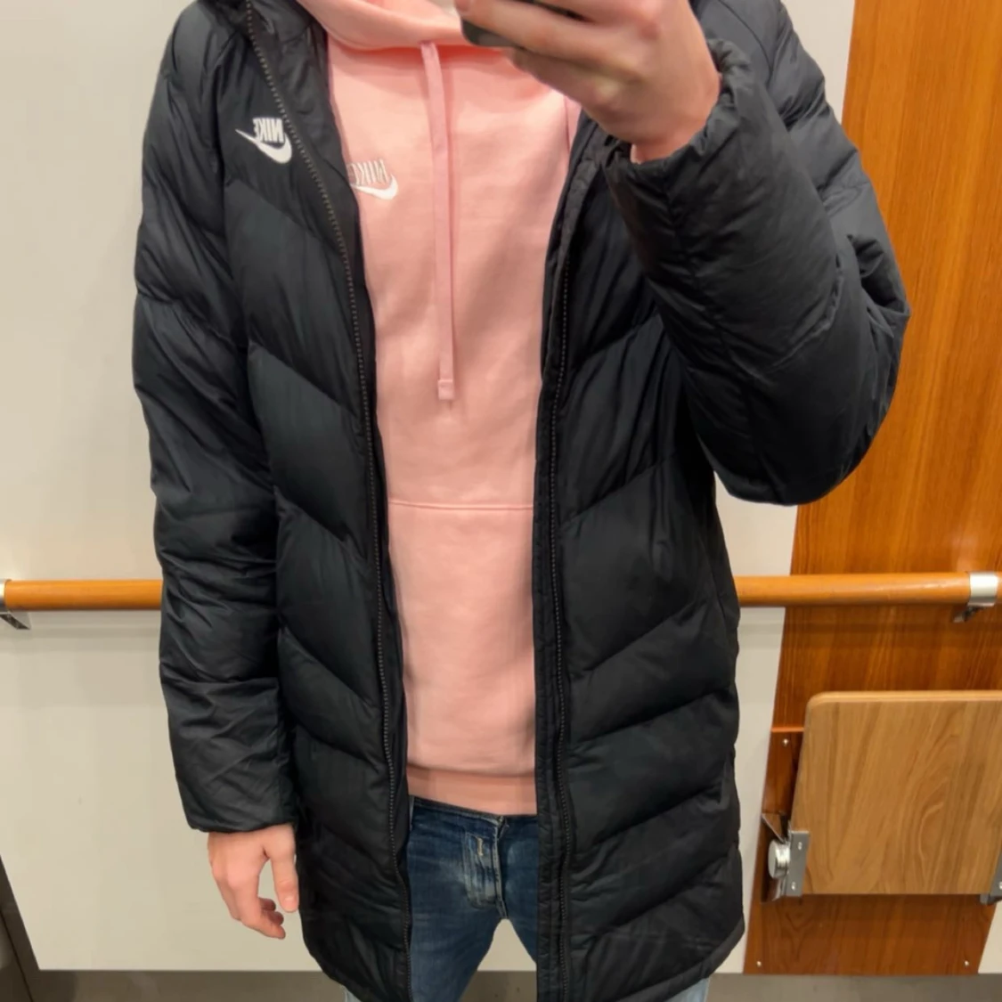 Svart lång vinterjacka från Nike