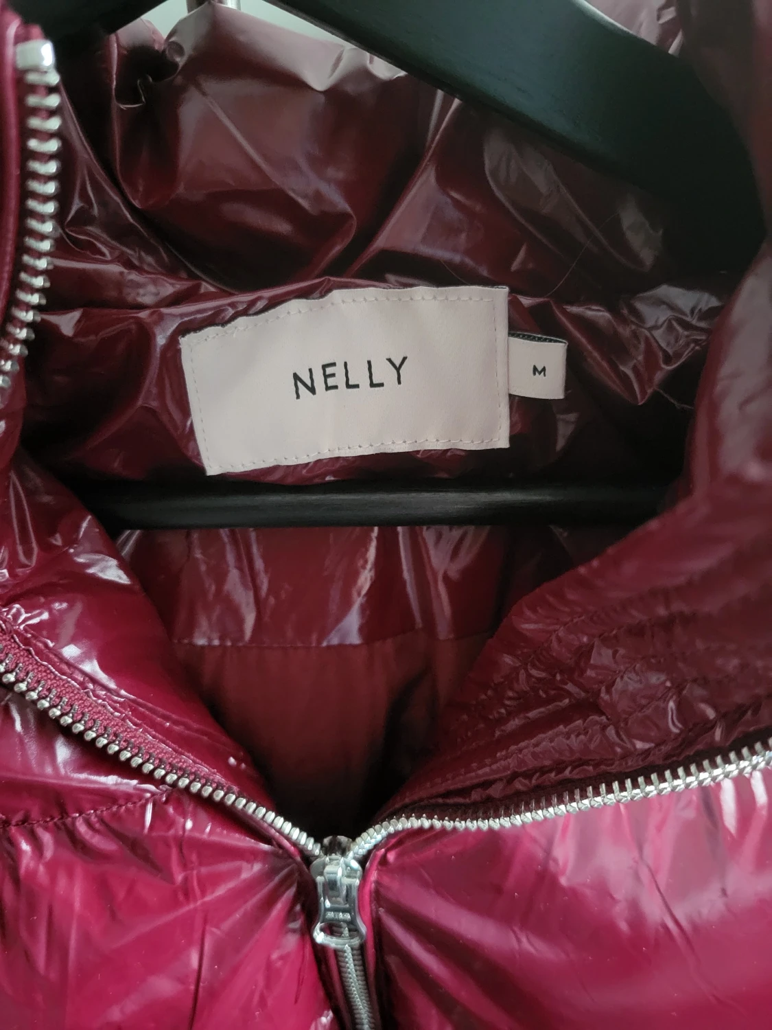 Vinröd pufferjacka från Nelly, M - 2