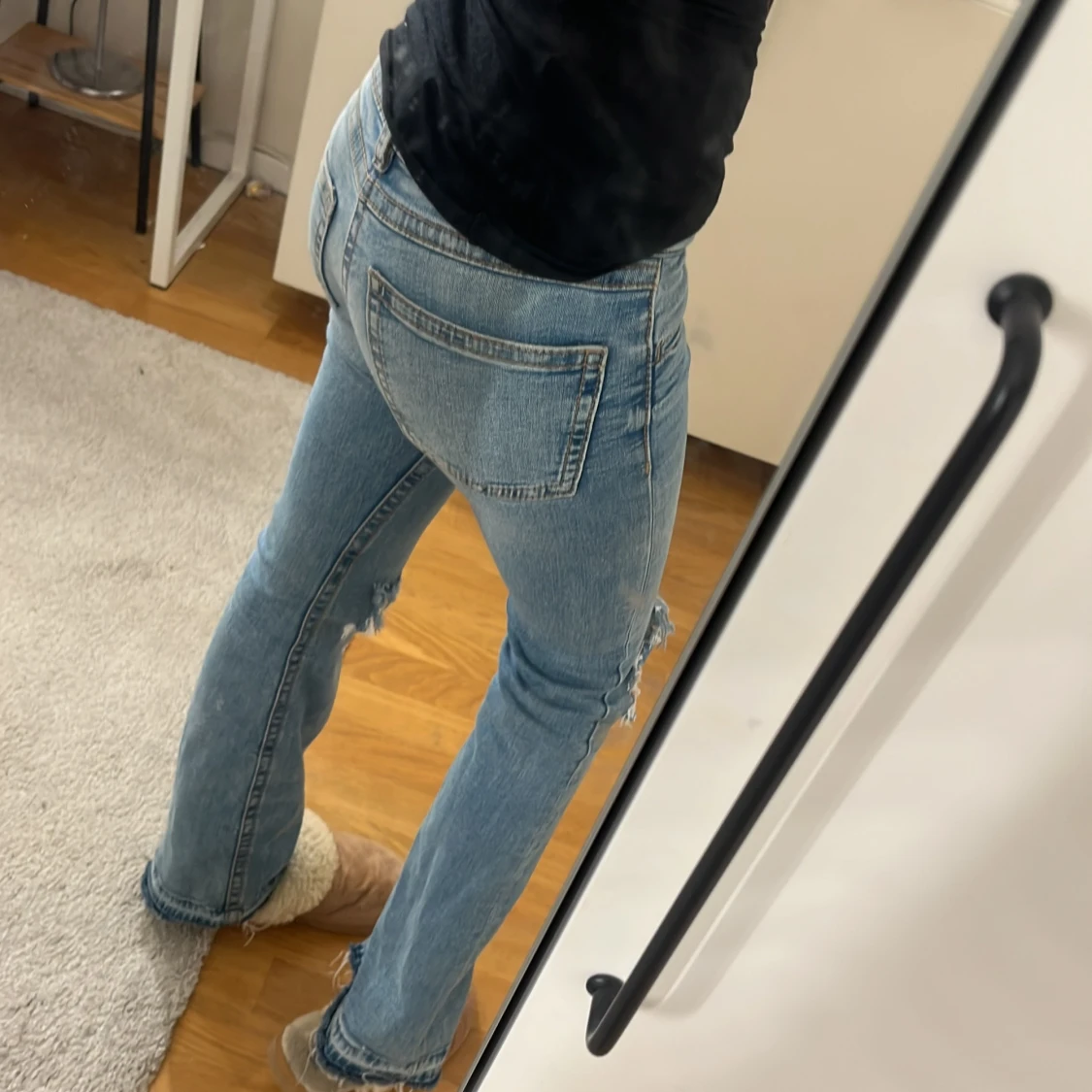 Jeans med hål  - 2