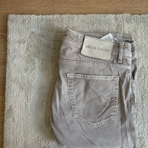 Jacob Cohën Nick Slim – Beige - Storlek:35 Modell: Nick Slim Färg: Beige Skick: Mycket bra