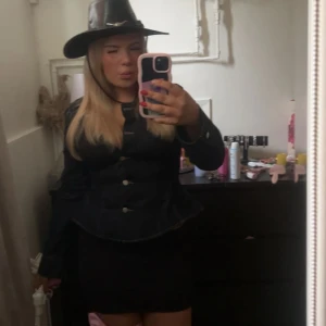 Jeans topp från gina  - Säljer min jeans topp från gina då den inte kommer till andvändnig 