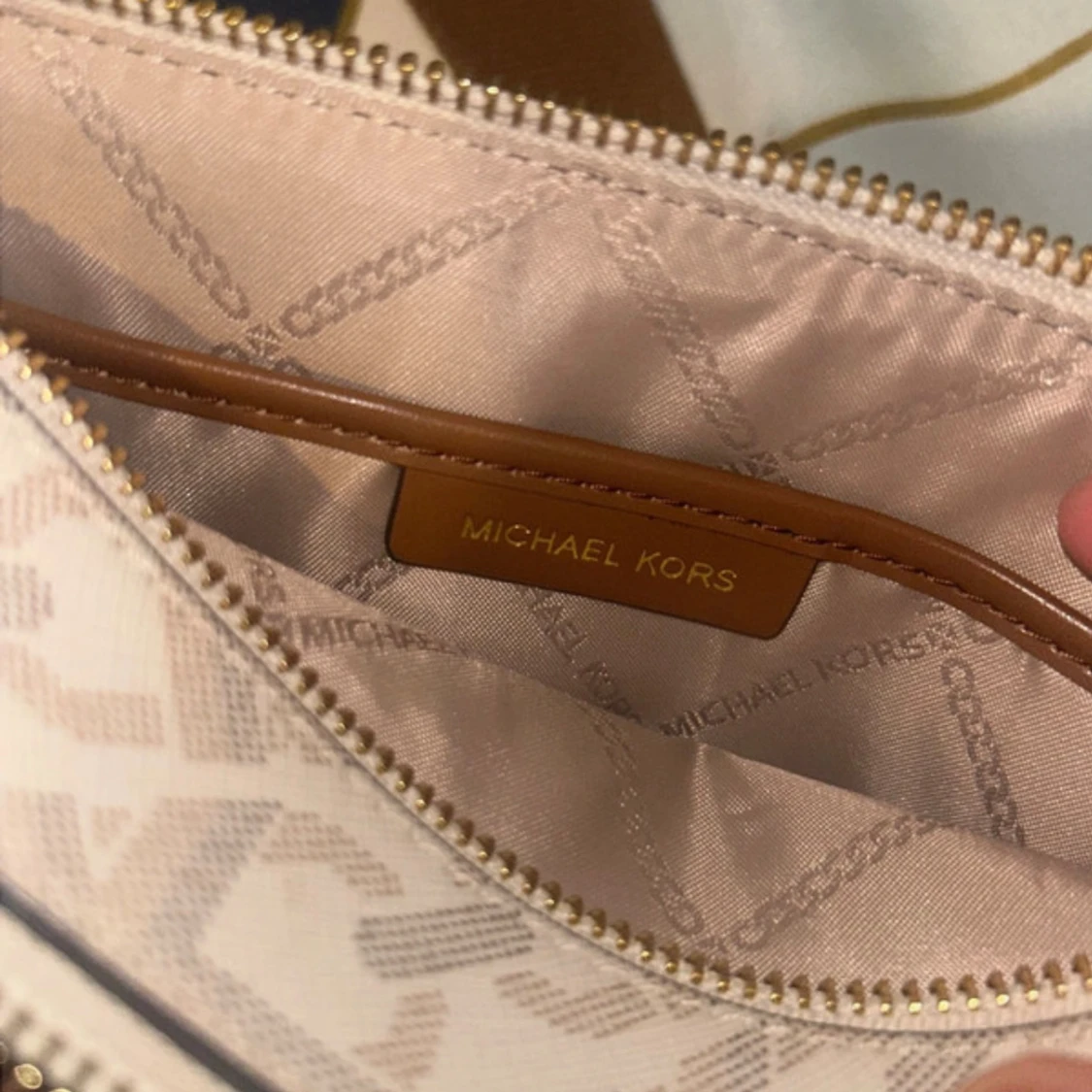 Michael Kors beige axelväska med kedja - 2