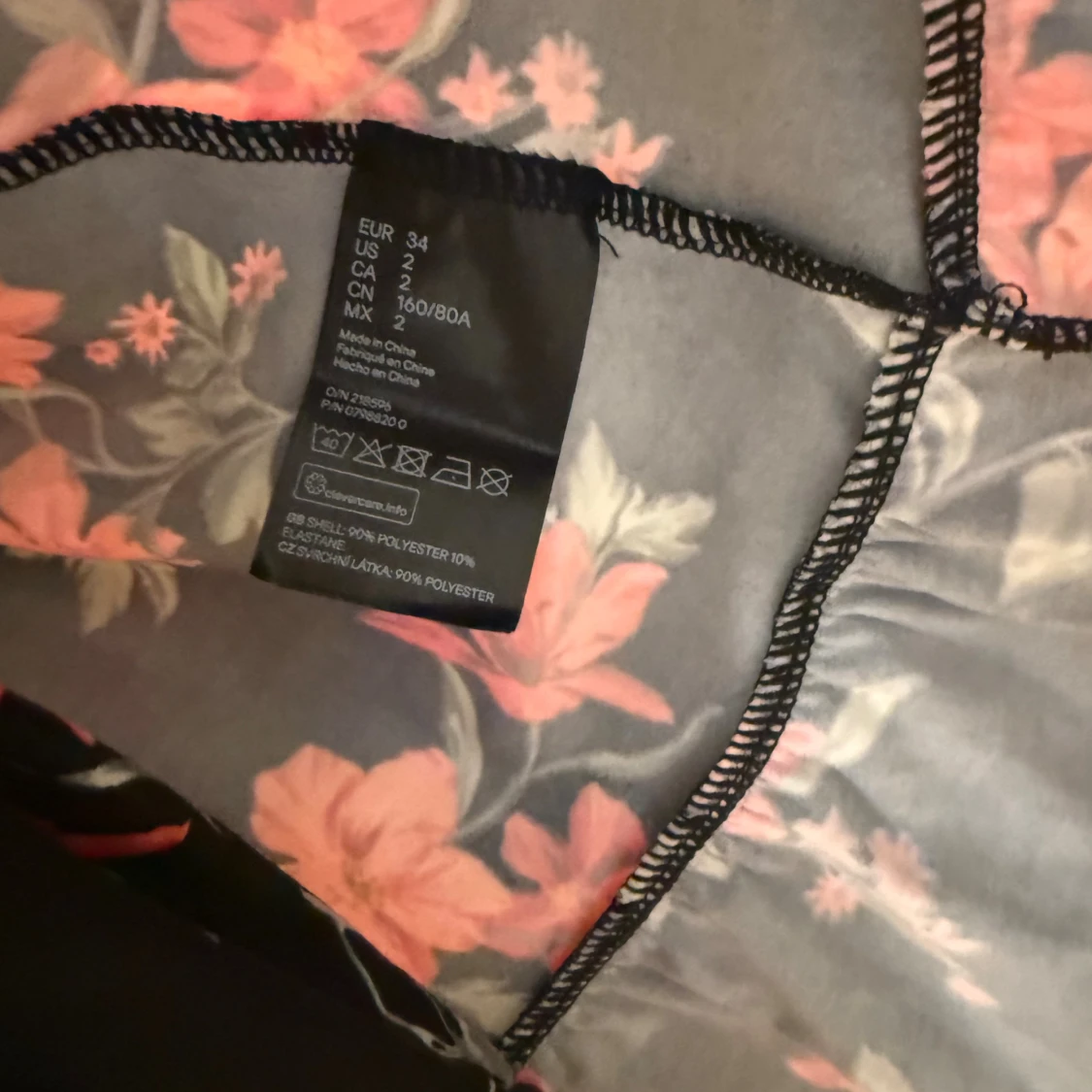 Svart blommig kortklänning H&M - 2