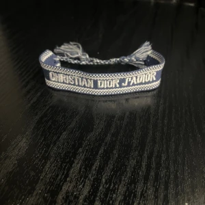 Christian dior - Sprillans nytt armband! Go och hållbar investering! Vid minsta fundering kontakta oss✔️