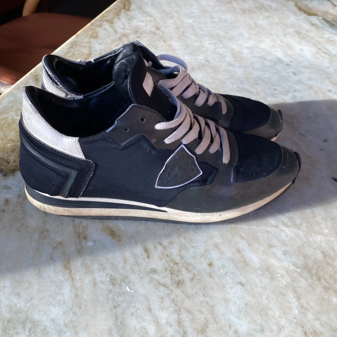 Svarta sneakers från Philippe Model