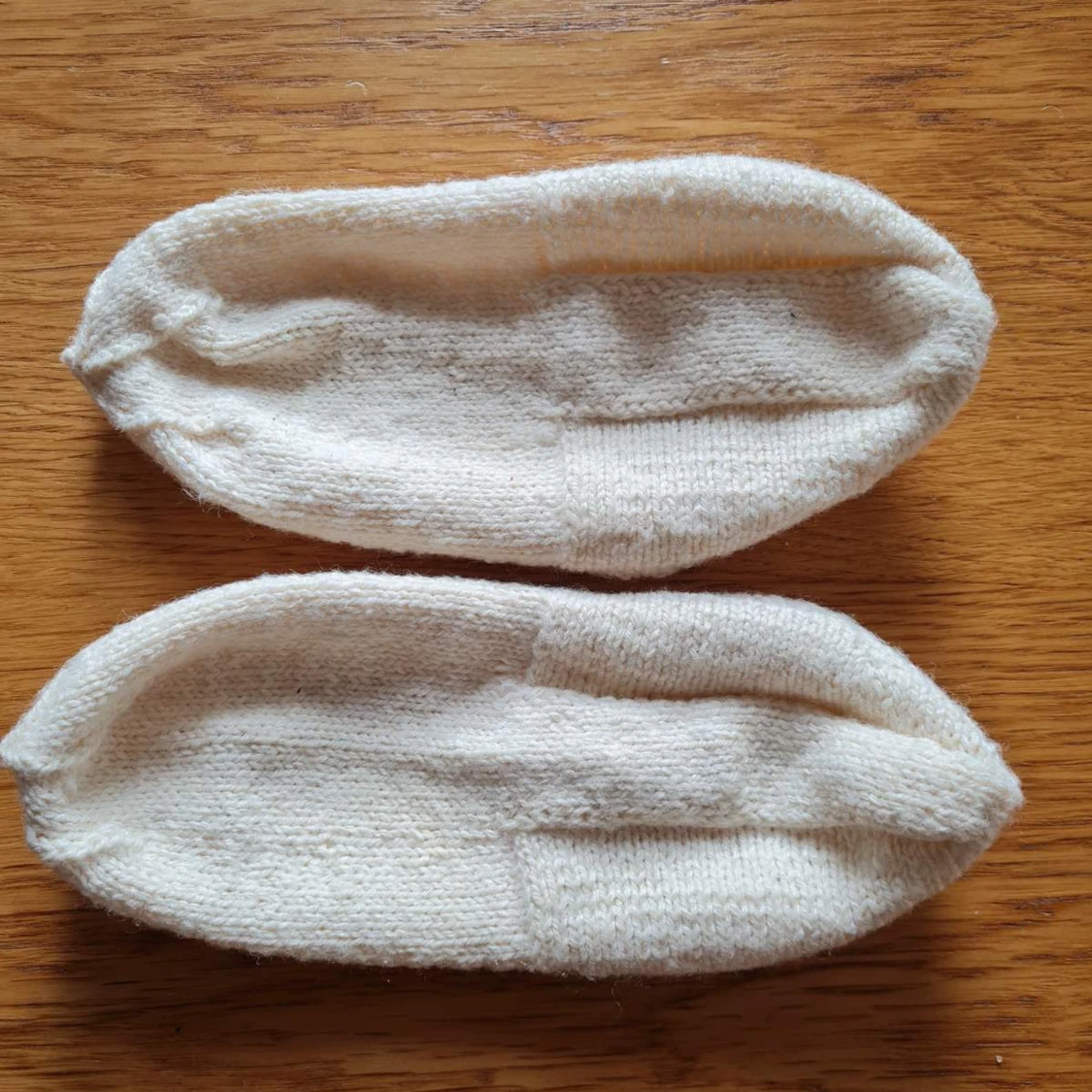 Handstickade låga sockor strl 41-43 - 2